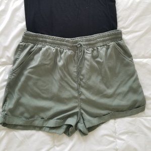 Green Shorts XXL